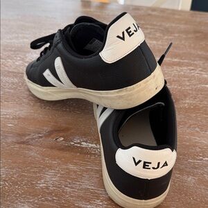 Veja size 10 men campo leather Black and white Casual Sneakers